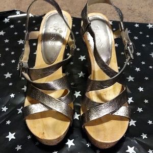 Super cute Guess wedges size 7